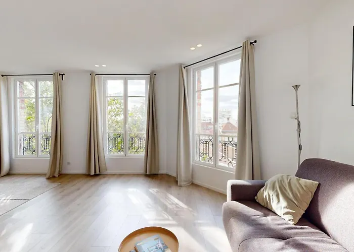157 Sacha - Superbe Duplex A Paris
